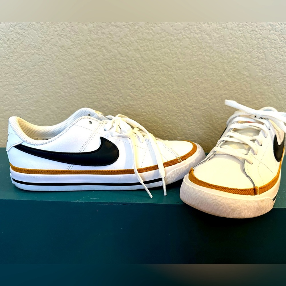 Nike shoes, youth 5/womens 7